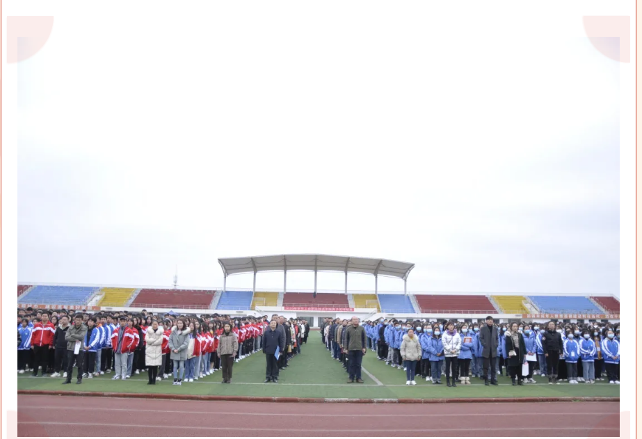 畢節(jié)工業(yè)職業(yè)技術(shù)學(xué)院開展“牢記囑托奮力行 百年追夢新時(shí)代”主題升旗儀式