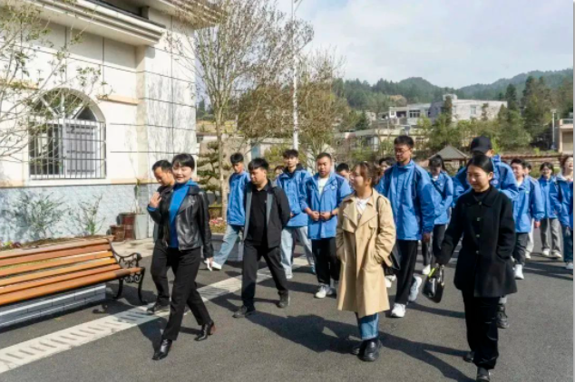 青春志愿行 情暖夕陽紅——信息工程系學子走進敬老院開展志愿服務活動