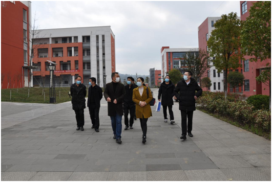 浙江省平湖市領導、企業家  赴畢節工業職業技術學院進行交流座談