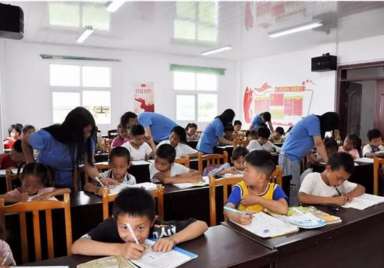 百里杜鵑：“三下鄉”七彩志愿隊助力示范村鄉村振興