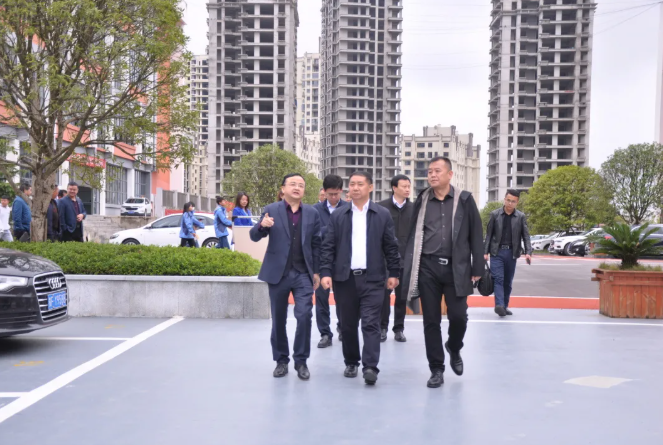 市委常委、市政府常務副市長周仕飛赴畢節工業職業技術學院調研