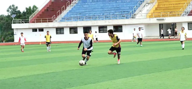 綠茵球場 青春飛揚——第二屆校園足球聯賽圓滿落幕