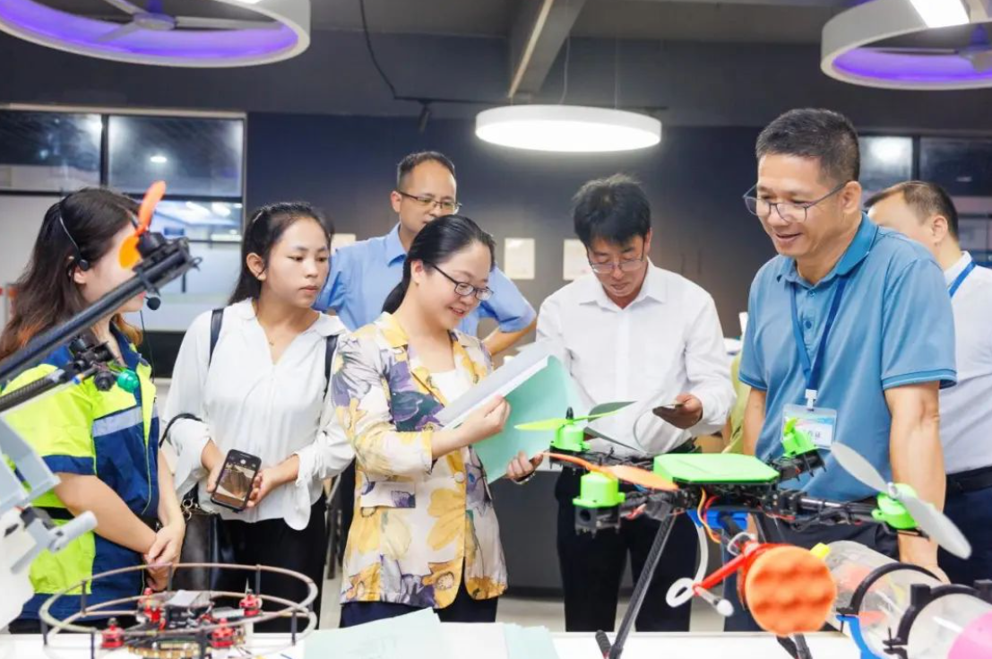 黃文碧一行赴東西部協作學?？疾煺{研