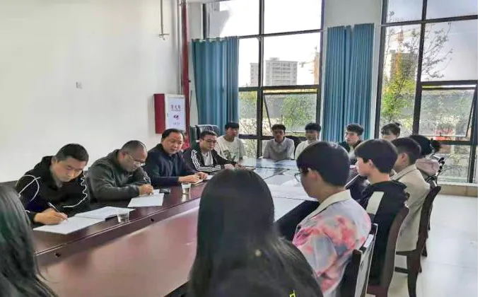 聆聽學(xué)生心聲 提高后勤保障質(zhì)量——學(xué)院召開后勤保障服務(wù)調(diào)研座談會